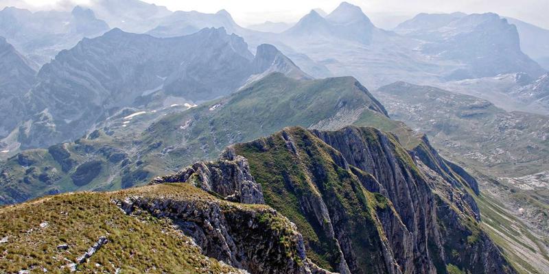 库存清仓新思路：从尾货批发到可持续发展，捐赠与升级改造如何减少浪费