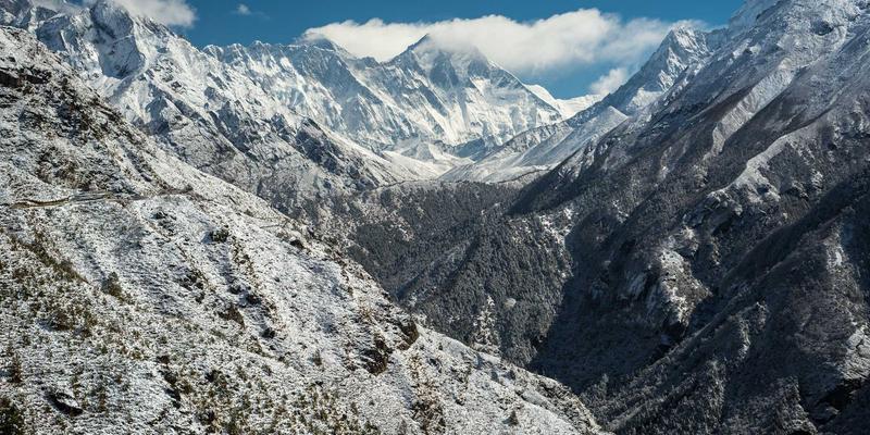 积压库存与工厂尾单的伦理困境：服装行业如何平衡尾货批发与可持续发展